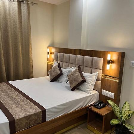 ניו דלהי Hotel Mahalaxmi Deluxe מראה חיצוני תמונה