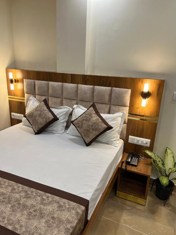 ניו דלהי Hotel Mahalaxmi Deluxe מראה חיצוני תמונה