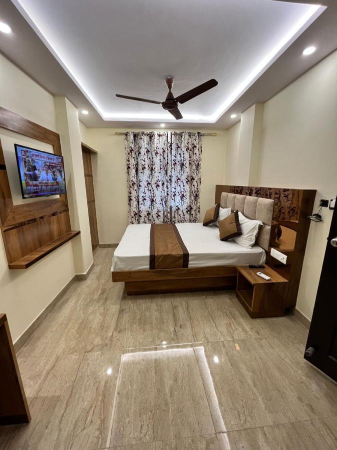ניו דלהי Hotel Mahalaxmi Deluxe מראה חיצוני תמונה
